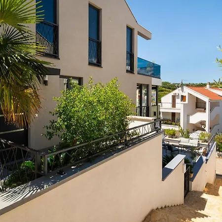 1 Bedroom Lovely In *