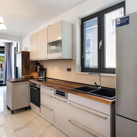 1 Bedroom Lovely In * Sutivan