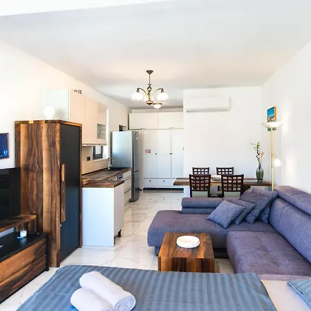 1 Bedroom Lovely In