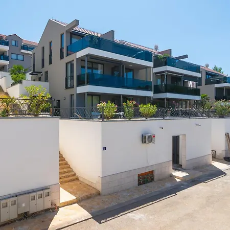 1 Bedroom Lovely In * Sutivan